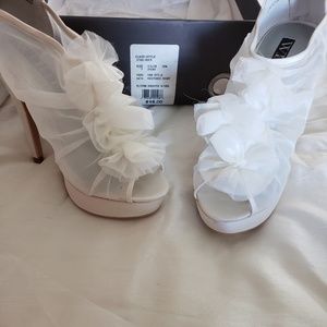 Vera wang White heels